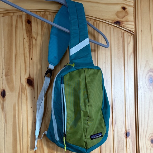 Patagonia Handbags - Patagonia Ultralight Black Hole Sling Pack